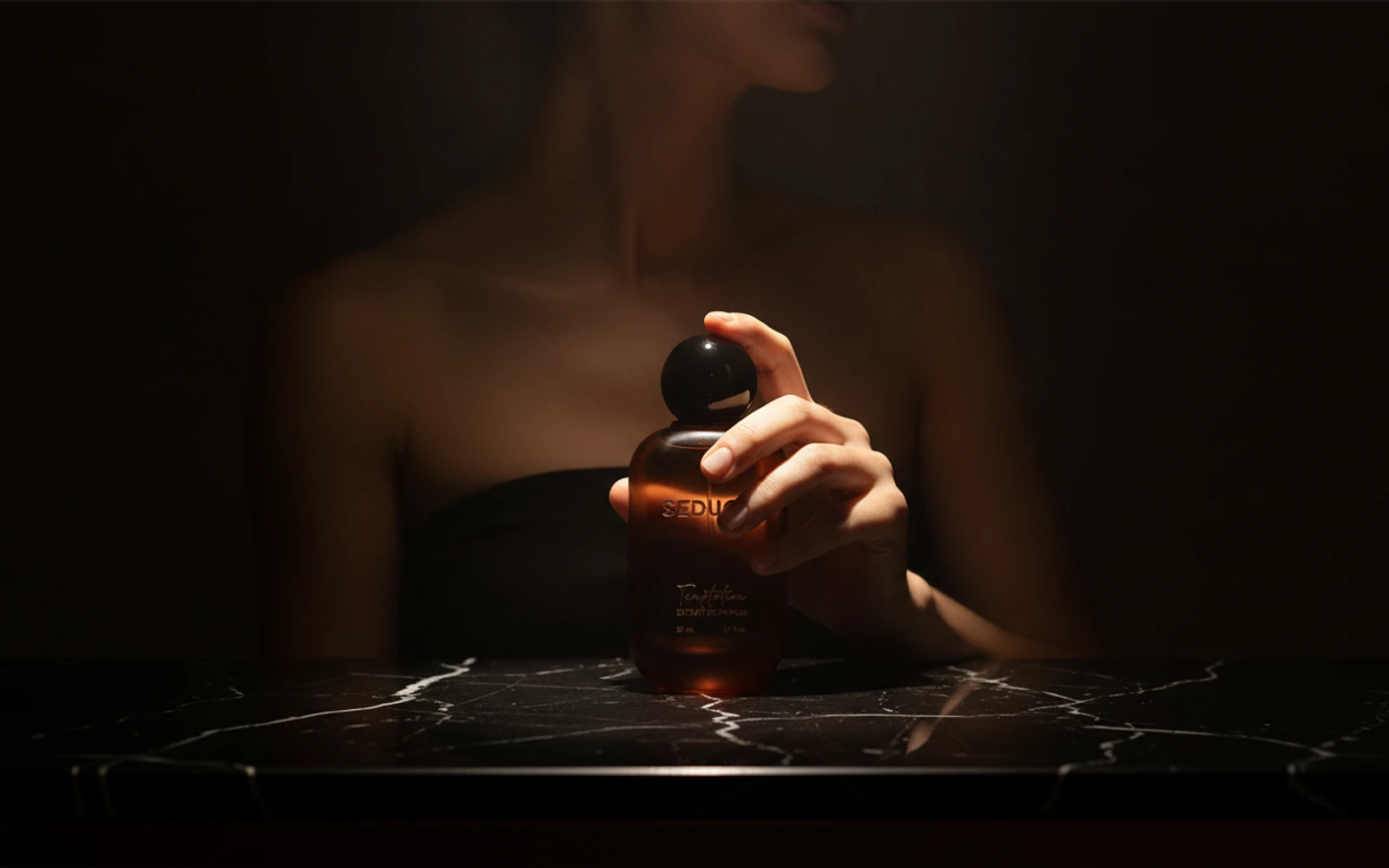 Ilustrasi untuk artikel: Cara Pakai Extrait de Parfum Sehari-hari agar Aromanya Maksimal