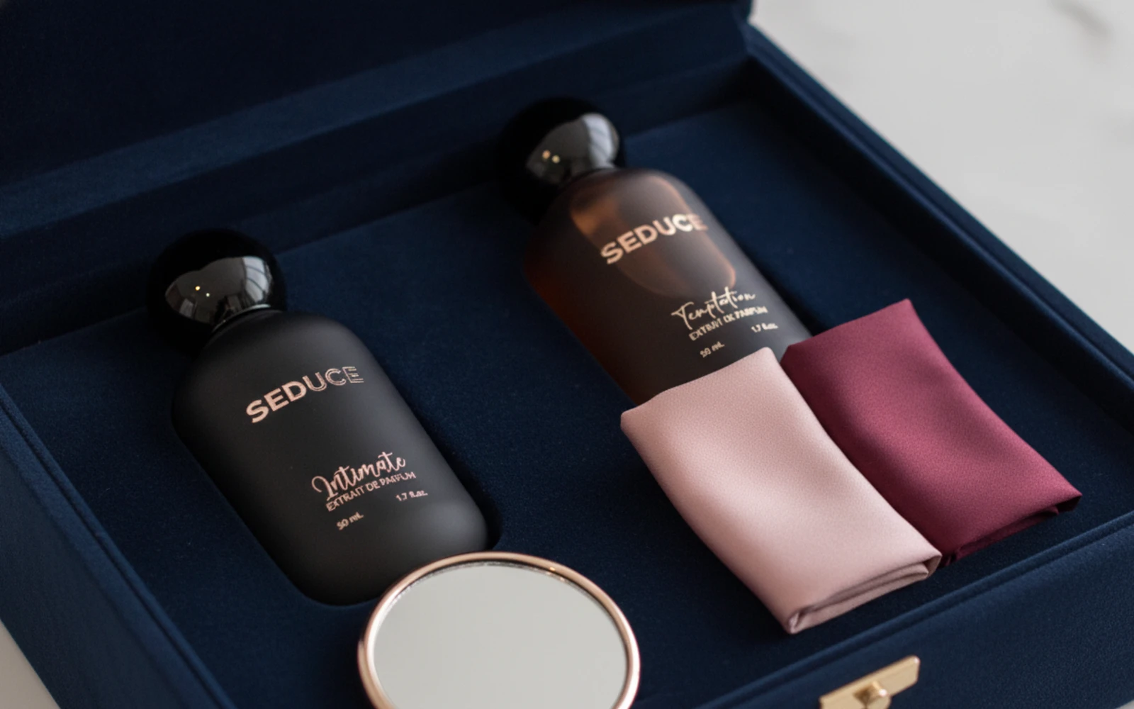 Ilustrasi untuk artikel: Rekomendasi Parfum Couple: Pilih Lewat Kecocokan Base Note, Bukan Sekadar Nama Brand